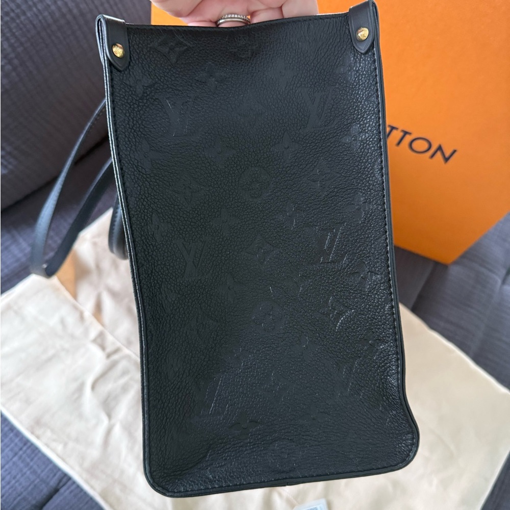 Louis Vuitton Black Monogram Onthego Tote Bag - Picture 5 of 11